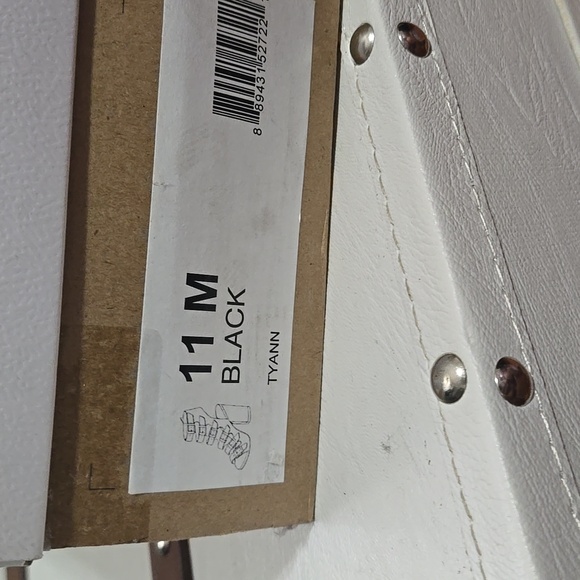 Shoes - Picture 4 of 4